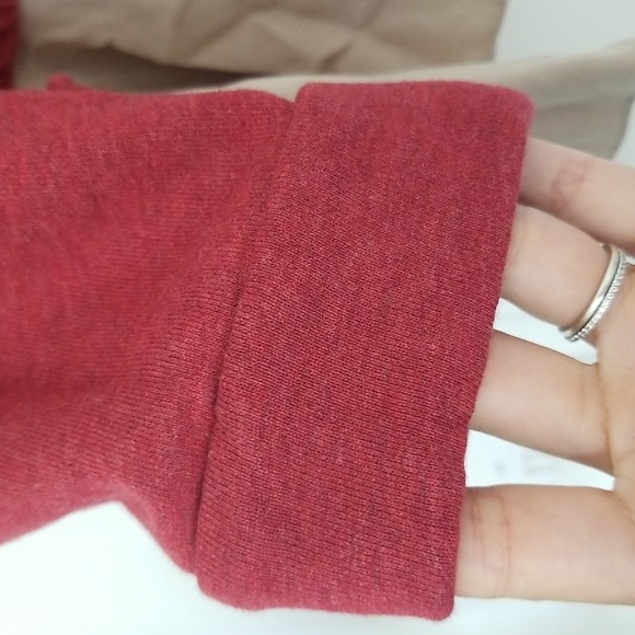 LOGO Lounge sweater size medium in burnt red - Picture 5 of 8